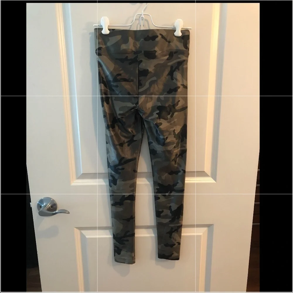 Koral Lustrous High Rise Leggings In Camo Size S